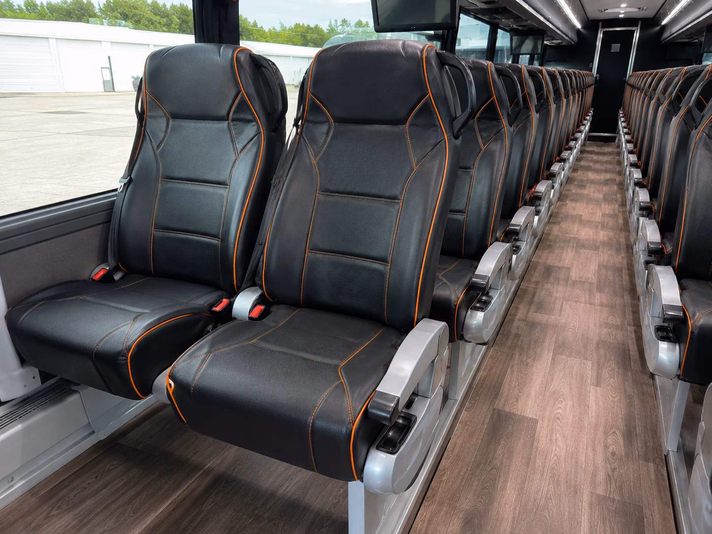 bridal party and vip transfer buses for pearland weddings